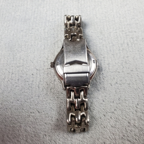 Relic Wet Watch Ladies Silver Tone Bezel Quartz Water Resistant 26mm Metal - Picture 3 of 10